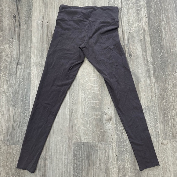 Aritzia TNA chill leggings, grey, size XS - Picture 4 of 4